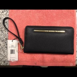 NEW Black Steve Madden Wristlet